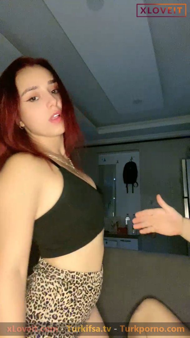 Kızıl ifşa Eceniz canlı yayında dalgaya sakso çekti